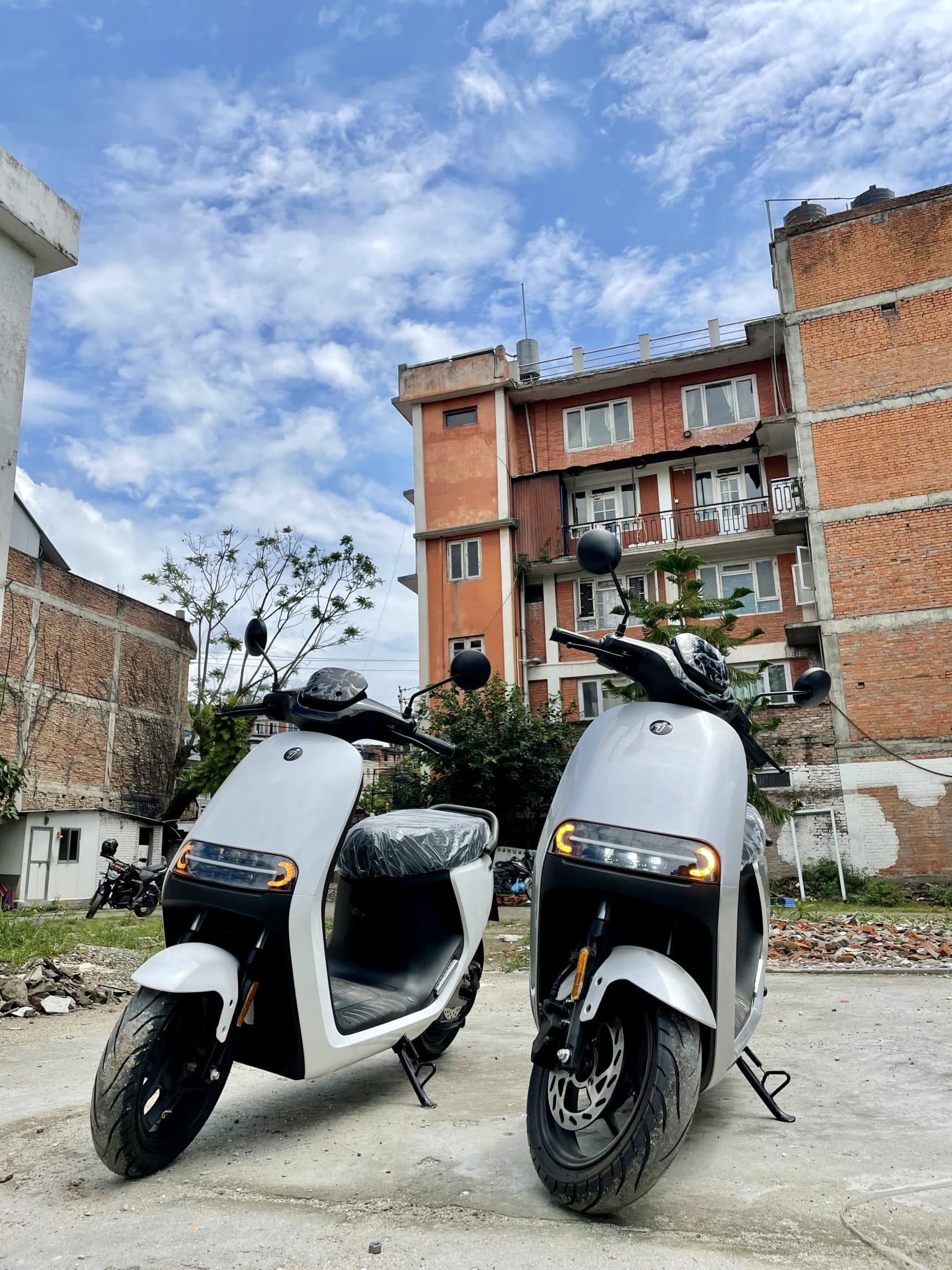 Flotte de scooters électriques Tiziwiz SARL prêts pour la livraison à Agadir